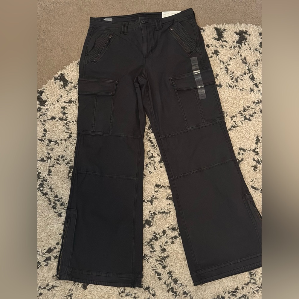 American Eagle - Cargo Low Rise Baggy Flare Pants